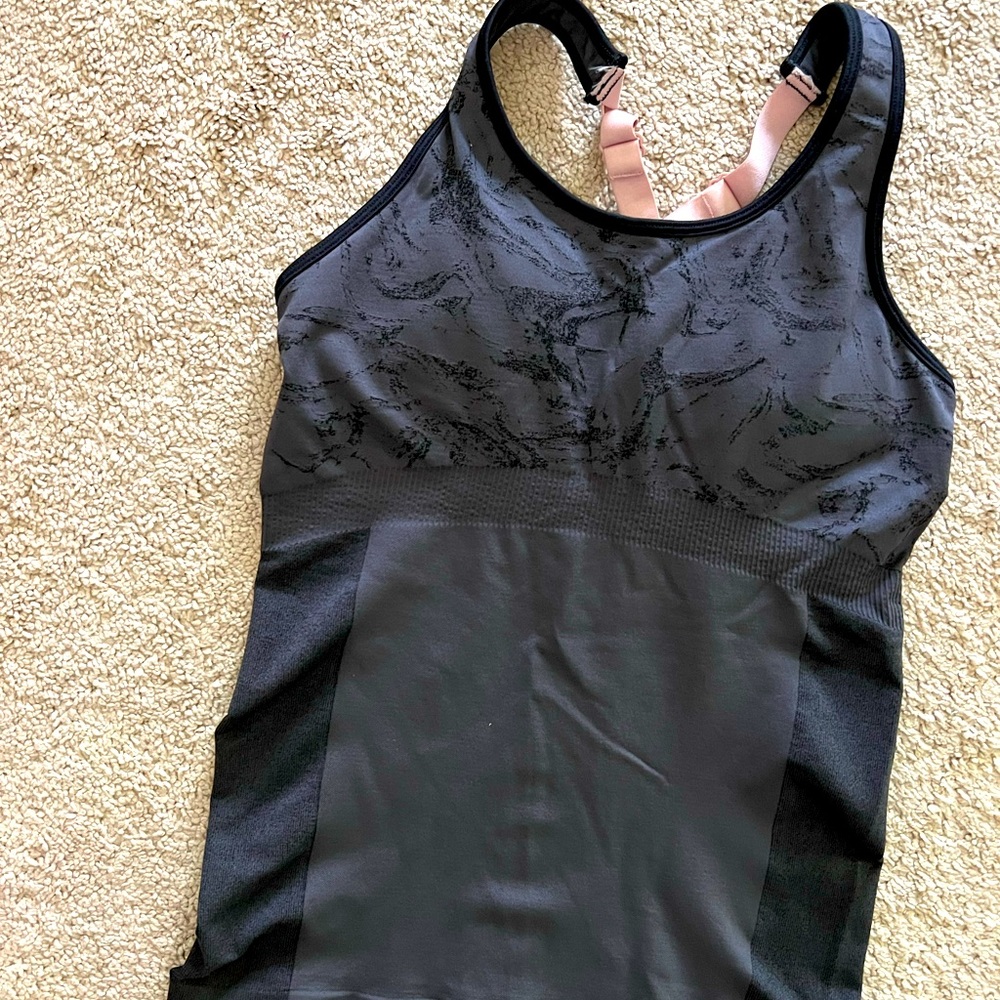Fabletics size S tank like new!
